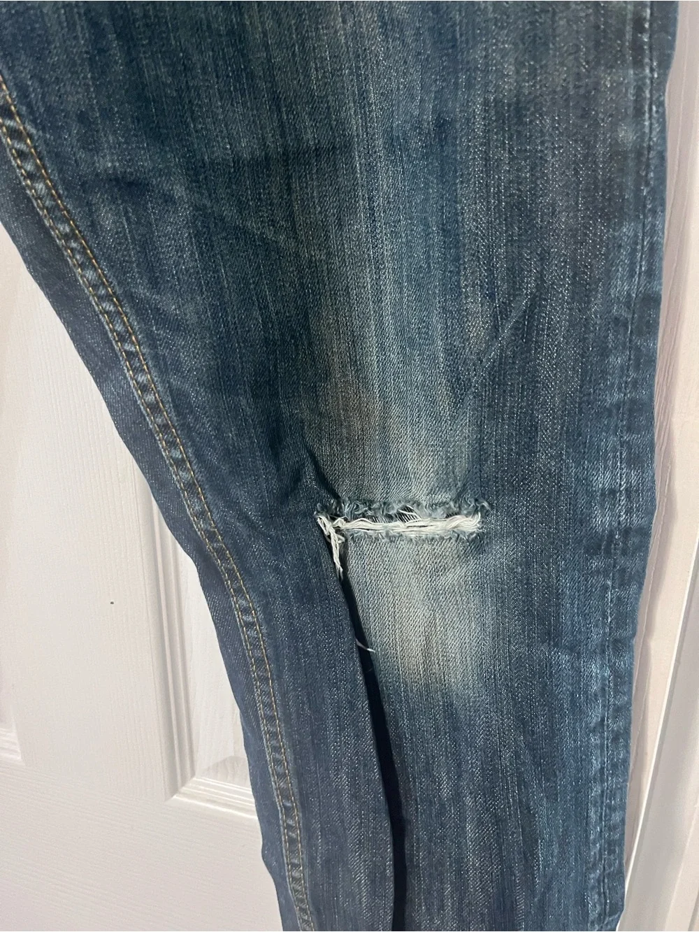 Levi’s 508 32x34 blue distressed men’s zip button